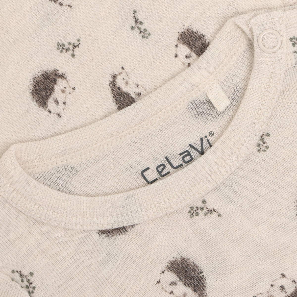 Nahaufnahme Igelprint auf Merino Body CeLaVi Walnut