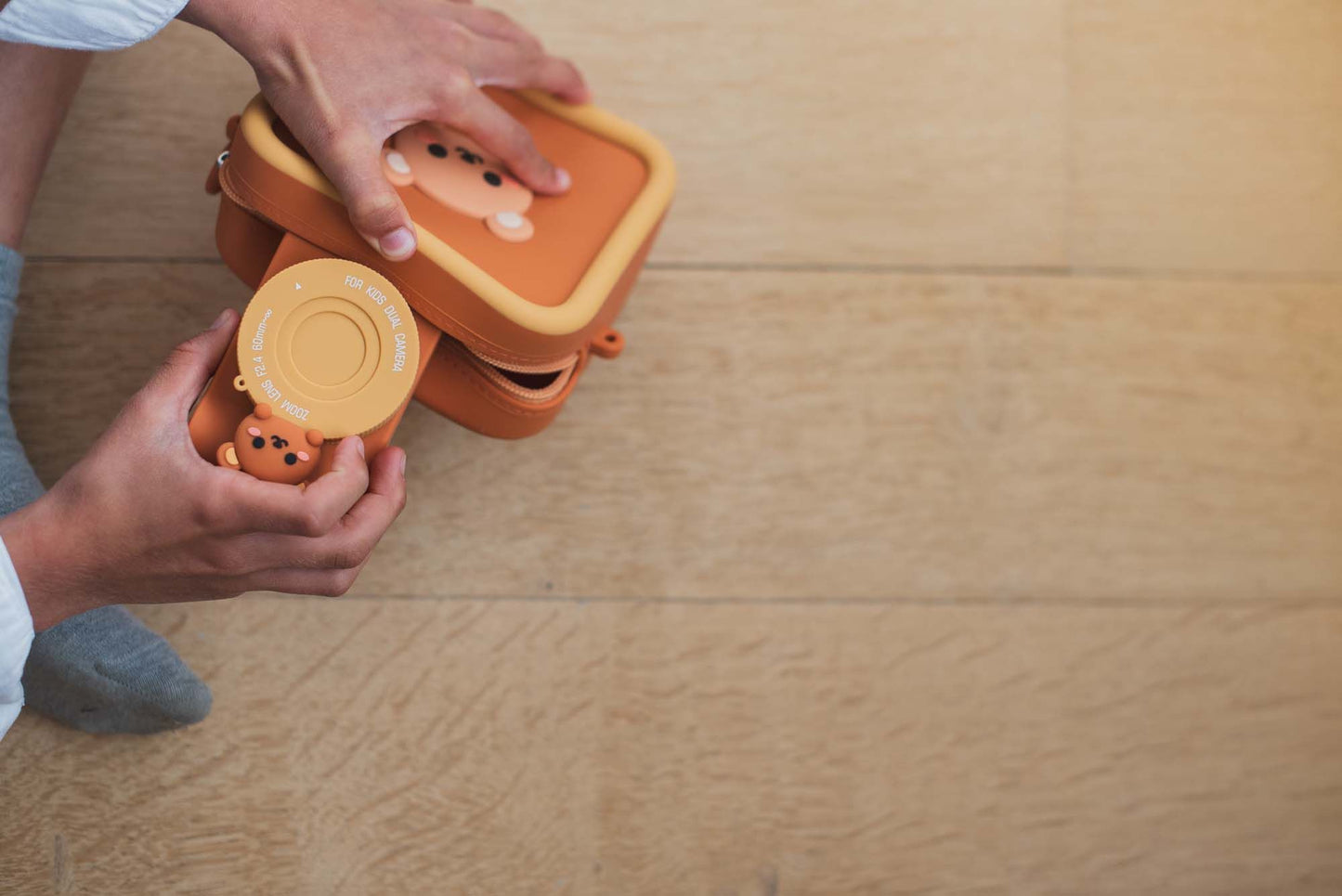 Zoofamily Silikon Tasche Bär mit verstellbarem Trageriemen, erhältlich bei Bärechind.