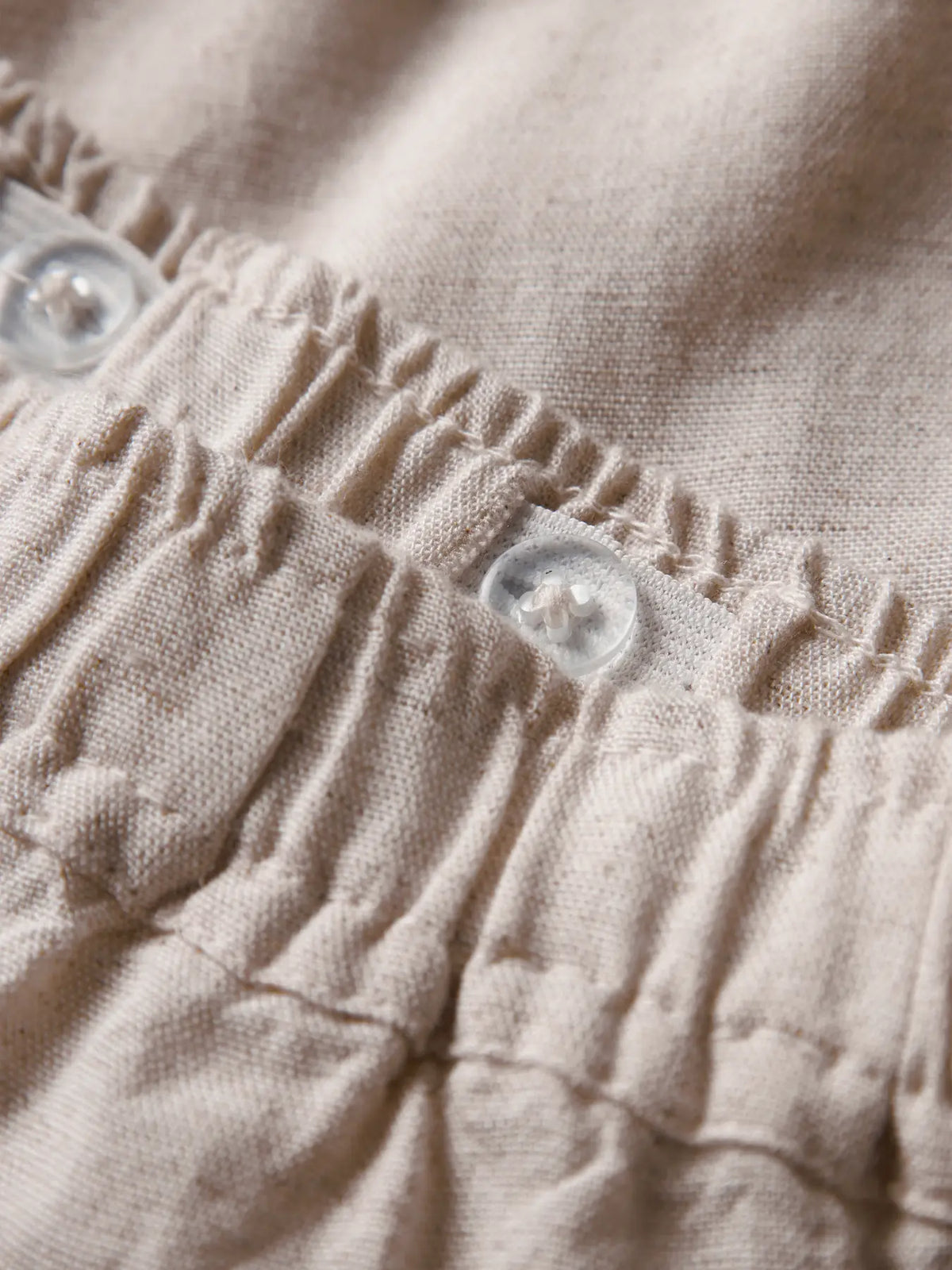 Detail elastischer Bund Babyhose aus Leinen Baumwolle zu kaufen im Bärechind Winterthur Zürich Schweiz.