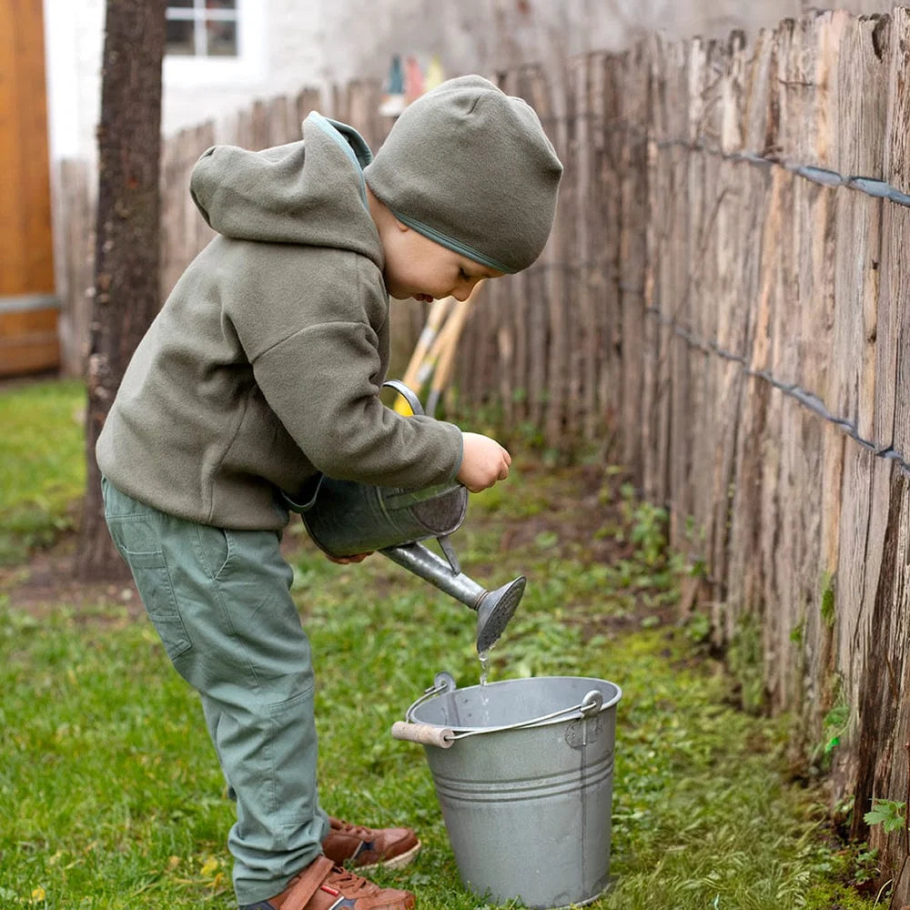 Enfant Terrible Kinderhose aus Bio-Baumwolle im Styling mit Pullover und Mütze, bei Bärechind