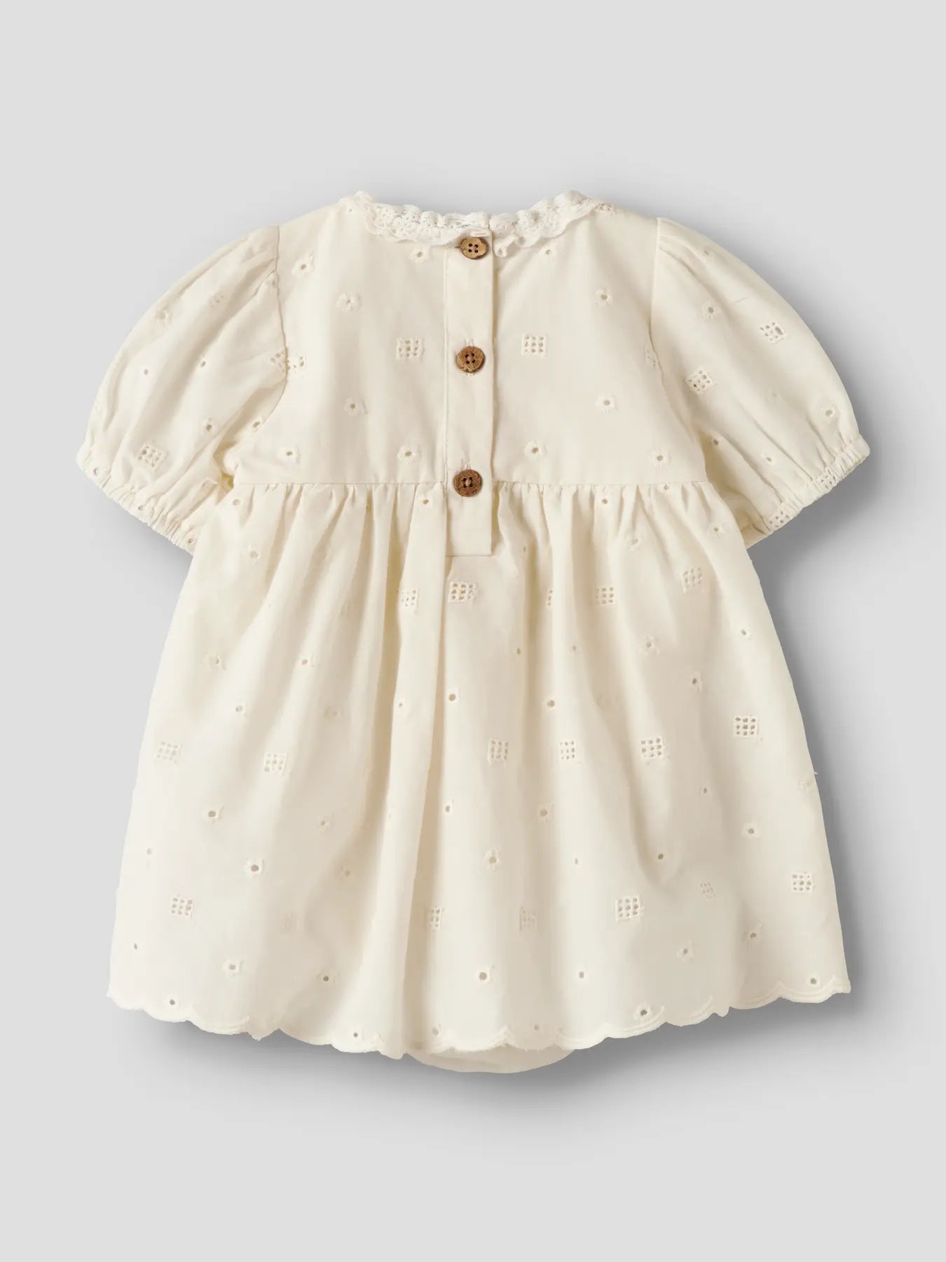Baby Bodykleid in Creme mit Stickerei von Lil’Atelier, erhältlich bei Bärechind in Winterthur, Zürich, Schweiz