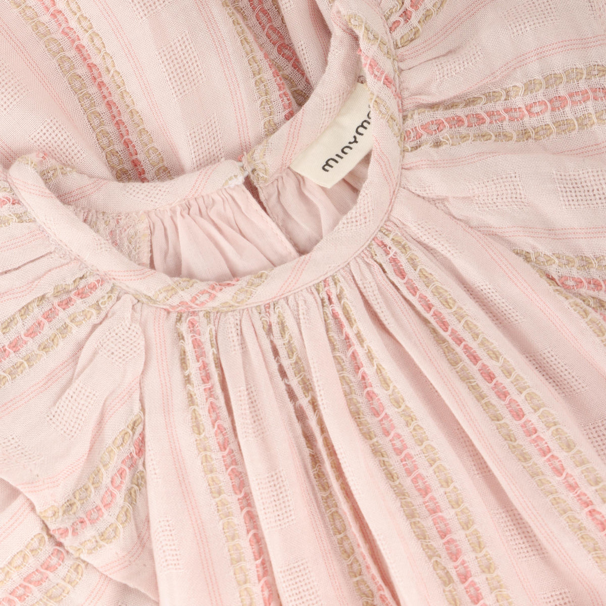 Detailansicht rosa Sommerkleid aus Bambus Viskose von Minymo im Bärechind Kinderladen Winterthur Zürich Schweiz