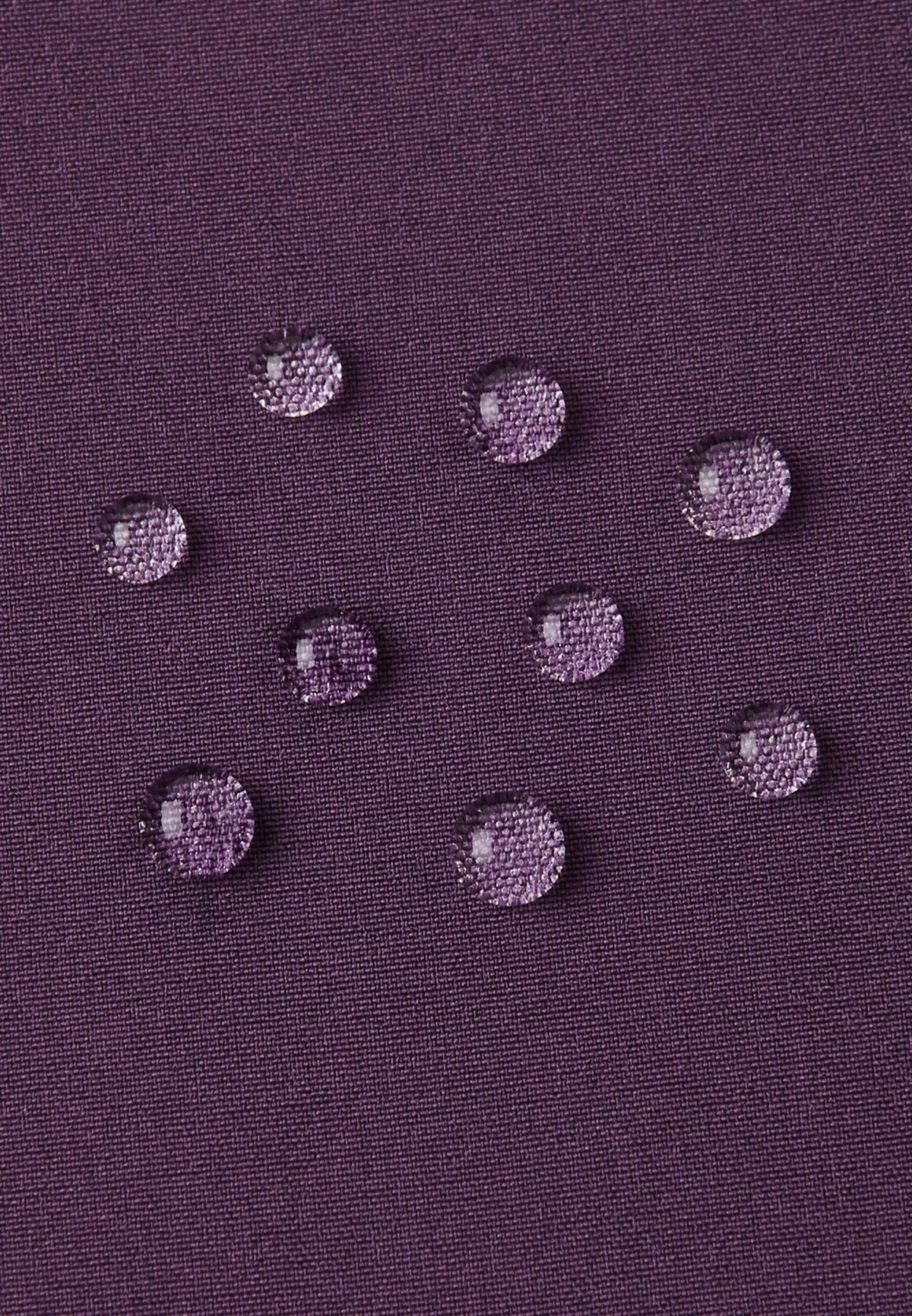 Detailaufnahme wasserabweisendes Softshell-Material Reima Oikotie Deep Purple