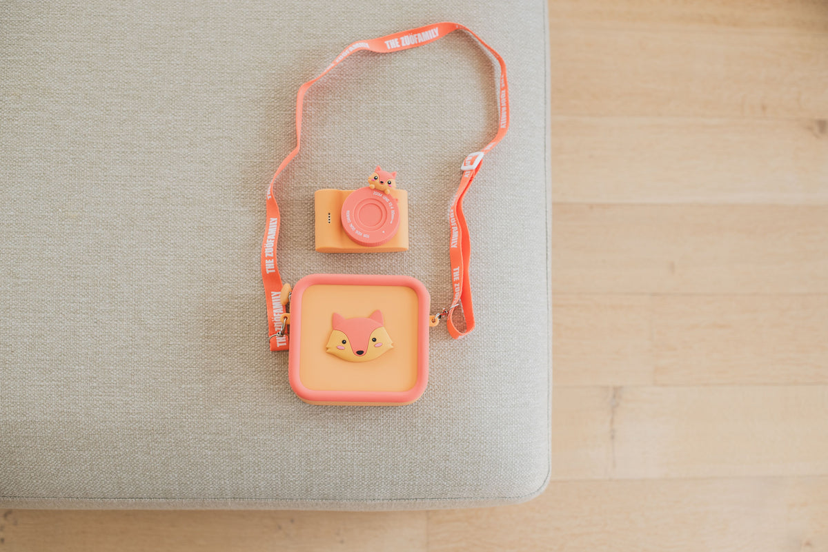 Detailansicht der Fuchs Silikon Tasche für Zoofamily Kamera und Walkie-Talkie bei Bärechind.