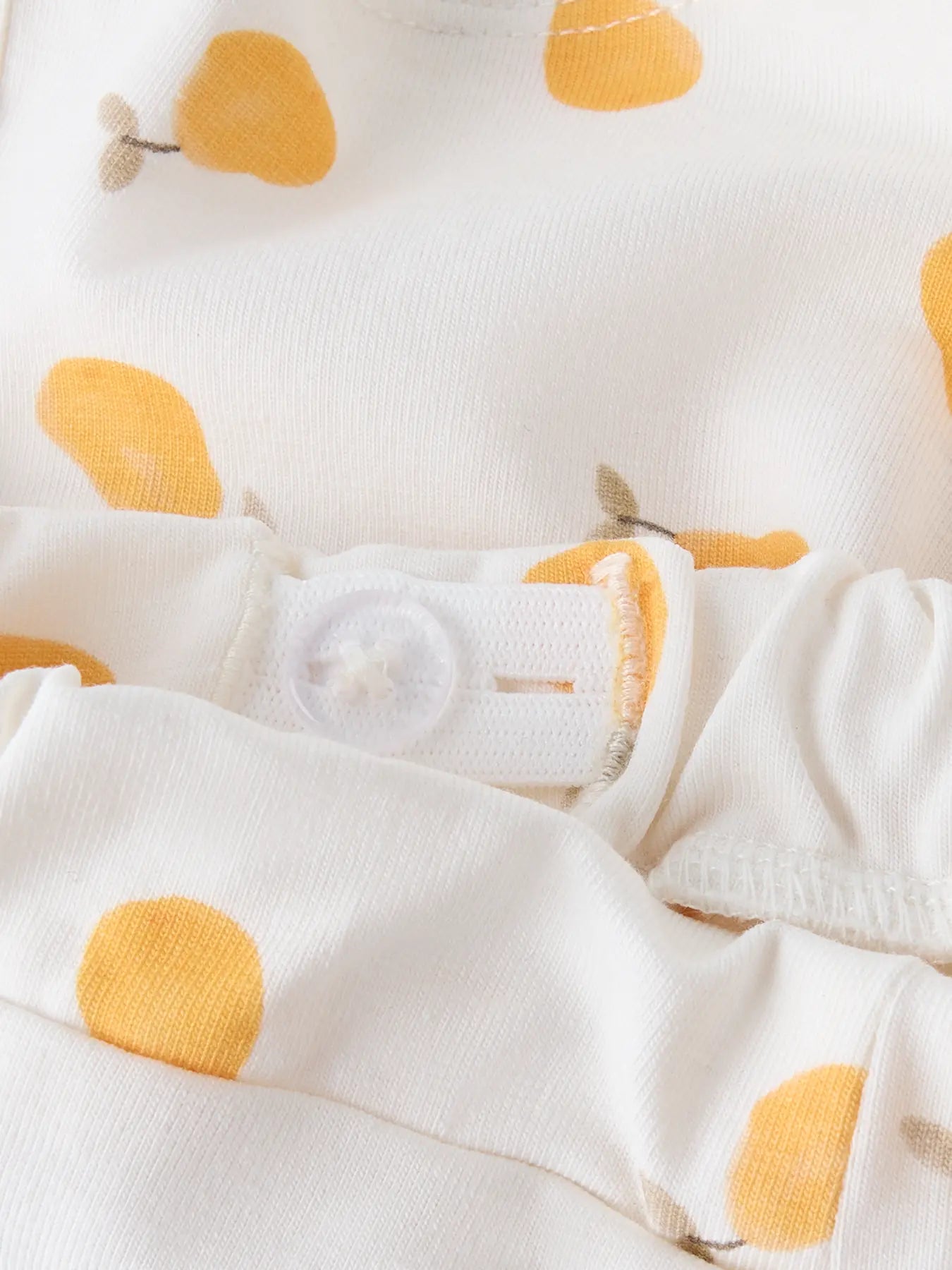 Detail Birnen Print und elastischer Bund Shorts aus Baumwolle zu kaufen im Bärechind Winterthur Zürich Schweiz.