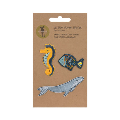 Lässig Textilsticker Set mit Meerestieren in Verpackung, bestehend aus Seepferdchen-, Fisch- und Wal-Motiven.