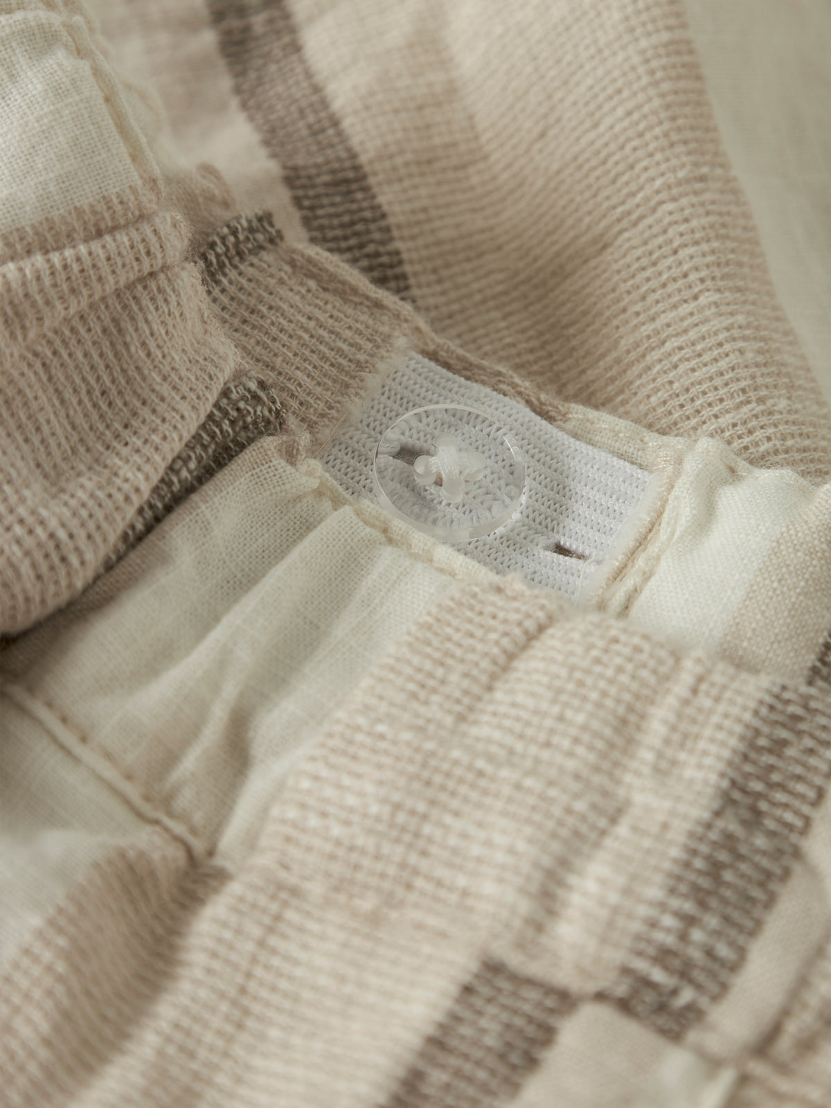 Kurze Hosen mit Streifenmuster, beige
