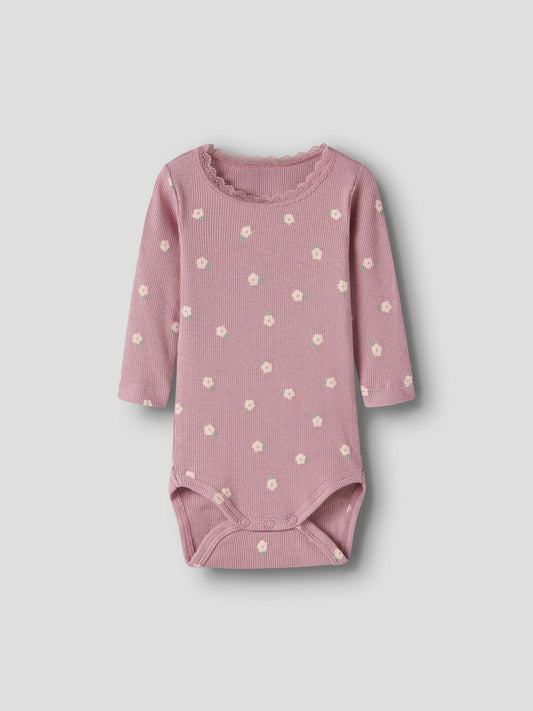 NAME IT Langarm Ripp Body aus Baumwolle und TENCEL™ Lyocell in Altrosa mit zartem Blumenprint für Babys