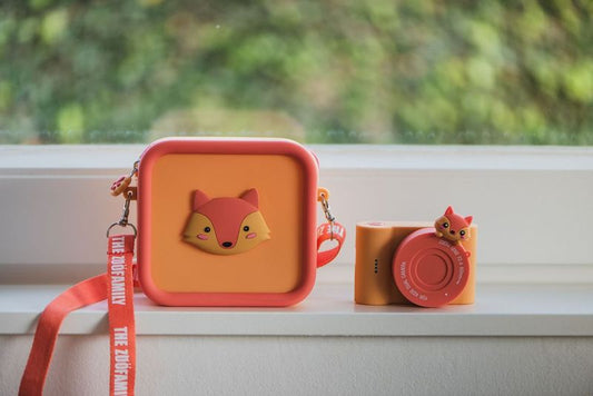 Silikon Tasche im Fuchs-Design für die Zoofamily Kinderkamera, erhältlich bei Bärechind Winterthur.