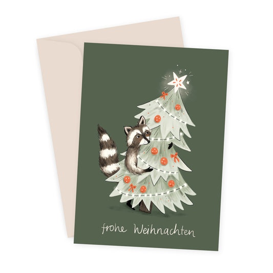 Faltkarte Waschbär mit Tannenbaum, Illustration von Sarah von Rickenbach, inkl. Recycling-Couvert