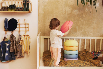 Ob als Hocker, Balancierhilfe oder fantasievolles Baumaterial – Stapelstein passt in jedes Kinderzimmer. Jetzt online und vor Ort im Bärechind in der Altstadt von Winterthur.