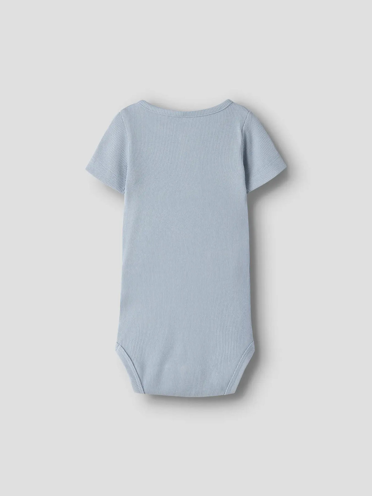 Baby Kurzarm Body in hellblau aus weicher Baumwolle, erhältlich bei Bärechind Winterthur Zürich Schweiz.