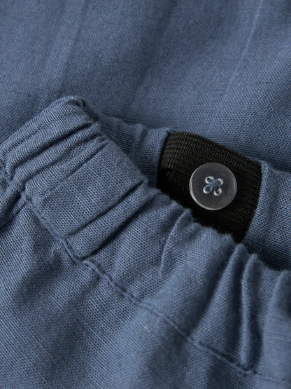 Detail elastischer Bund Babyhose aus Baumwolle in Blau zu kaufen im Bärechind Winterthur Zürich Schweiz.