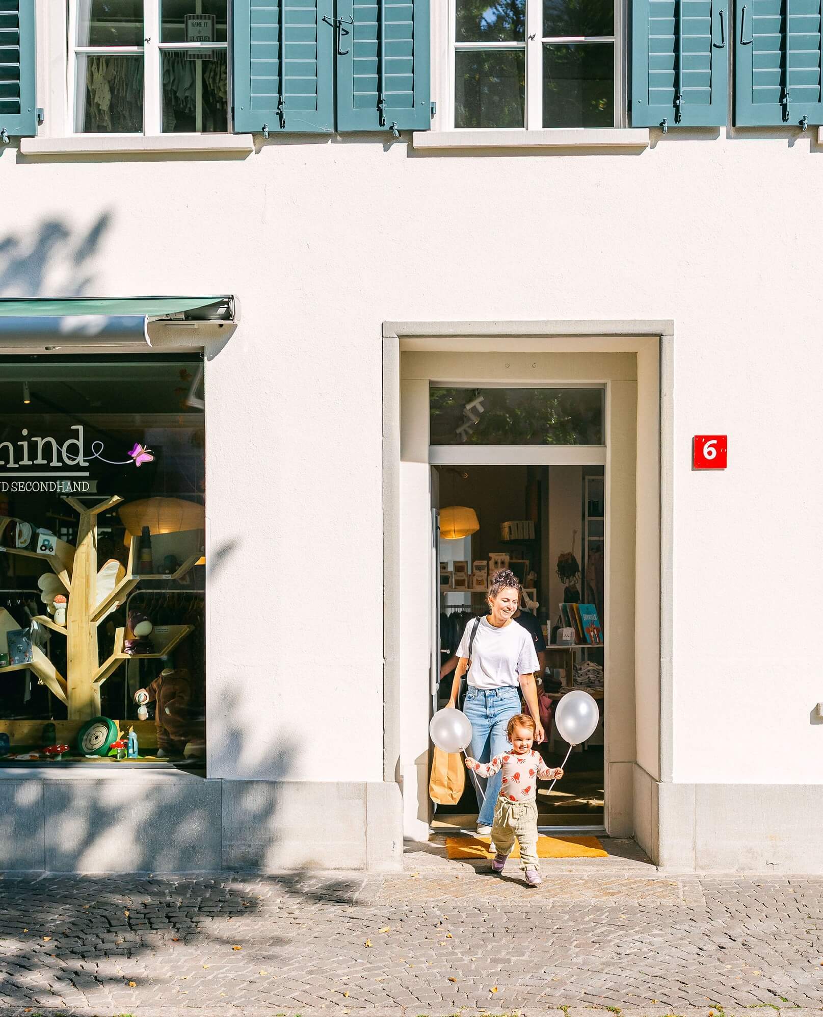 Aussenansicht vom Kinderkleiderladen Bärechind am Kirchplatz in Winterthur