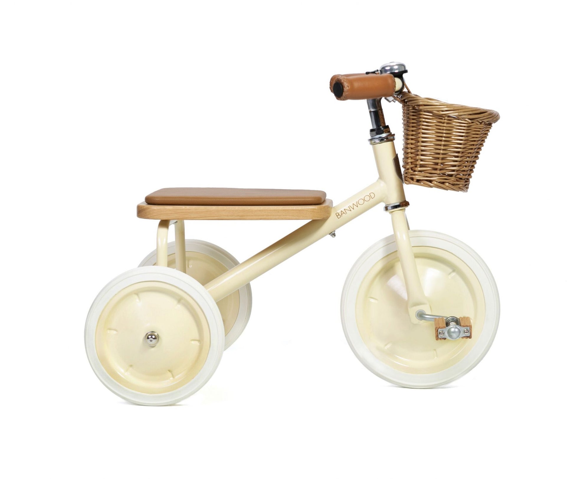 Cremefarbenes Banwood Trike Kinder Dreirad mit Weidenkorb vorne