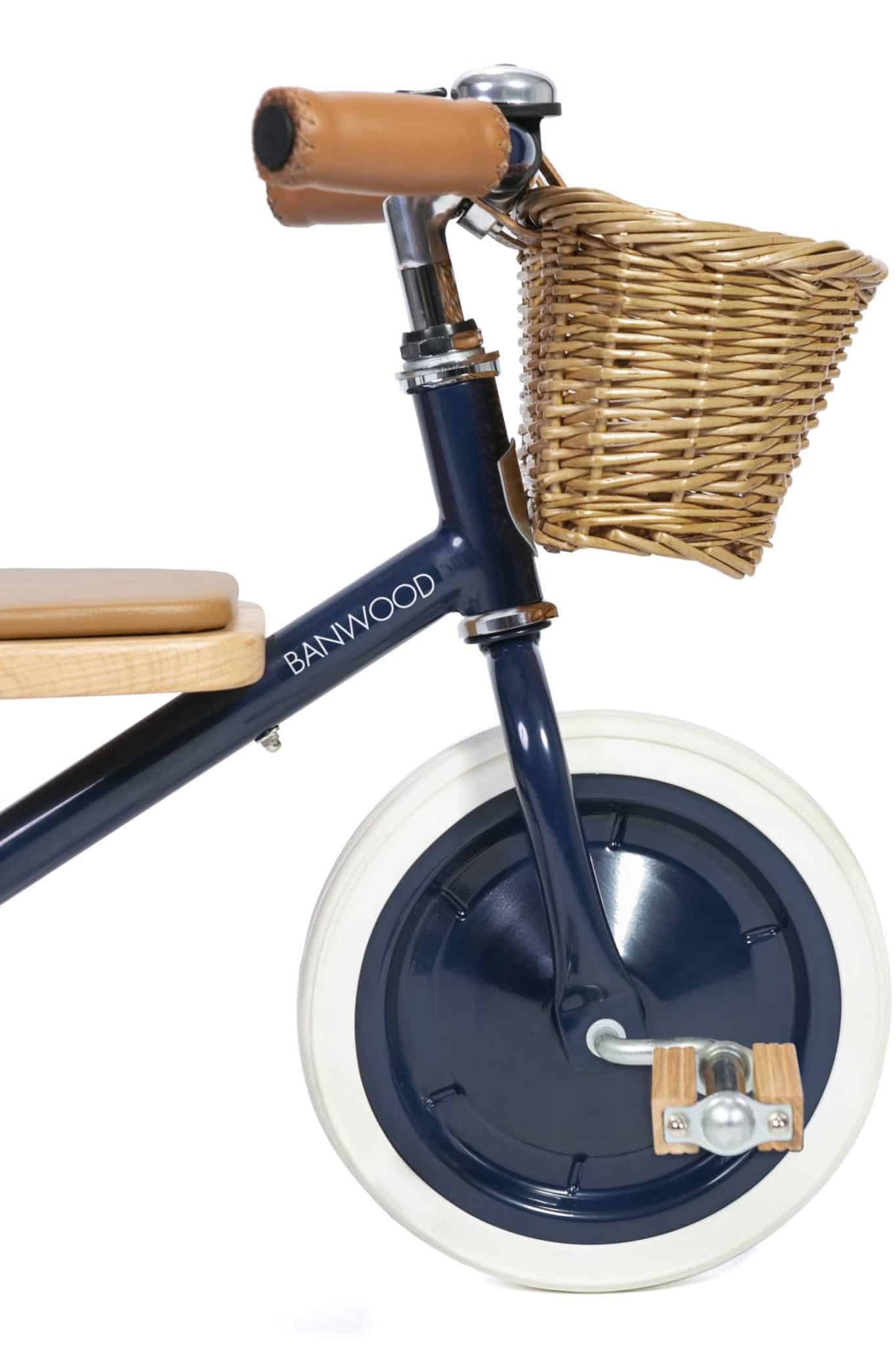 Seitenansicht vom Banwood Trike Navy mit nachhaltigen Materialien