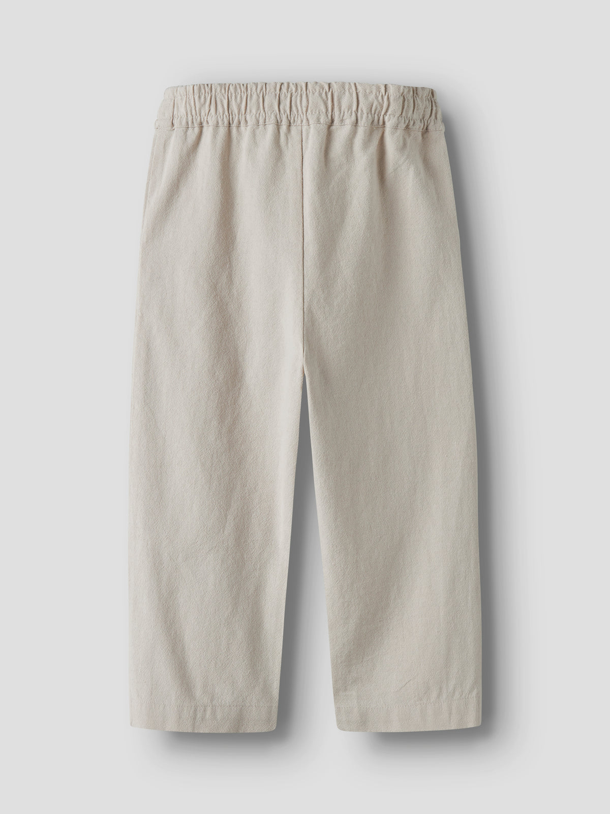 Leichte Kinderhose aus 100% Baumwolle in Beige Rückansicht von NAME IT im Kinerladen Bärechind in Winterthur Zürich Schweiz kaufen.