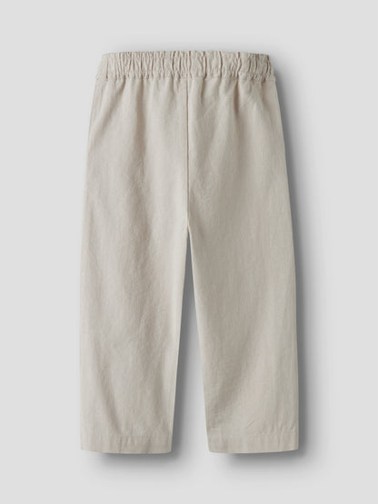 Leichte Kinderhose aus 100% Baumwolle in Beige Rückansicht von NAME IT im Kinerladen Bärechind in Winterthur Zürich Schweiz kaufen.