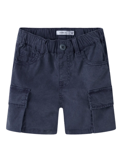 Dunkelblaue Cargo Shorts aus Baumwolle für Kinder von NAME IT, erhältlich im Bärechind Kinderladen Winterthur Zürich Schweiz