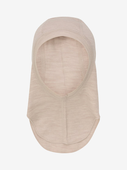 Vorderansicht der doppellagigen CeLaVi Balaclava in Rose Dust – im Bärechind Winterthur, Zürich, Schweiz.