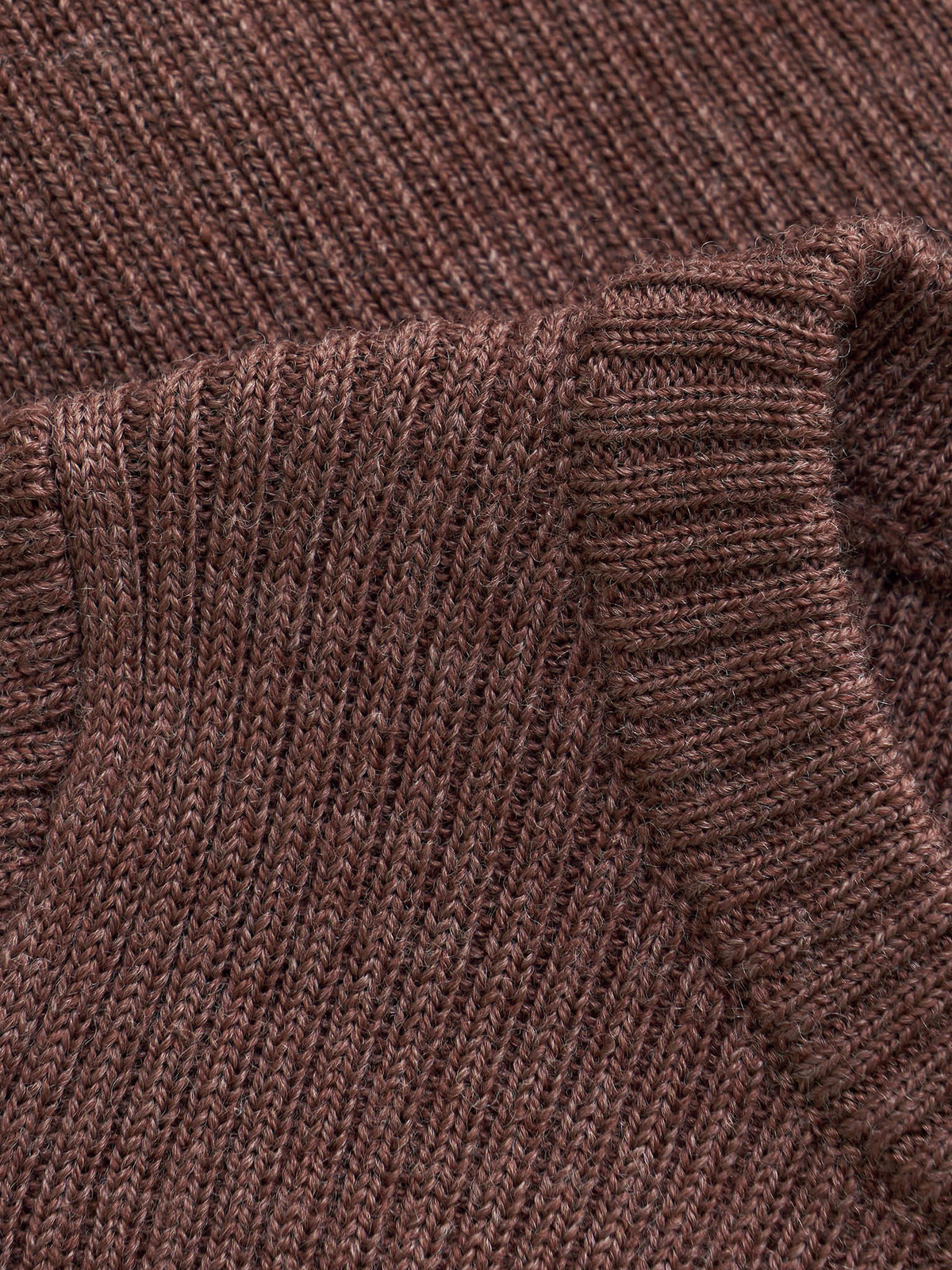 Detailaufnahme des Stricks und der Knöpfe des CeLaVi Cardigans – Bärechind Winterthur, Zürich, Schweiz.