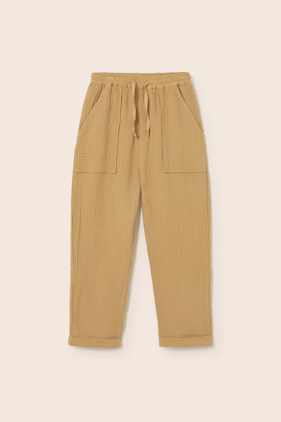 Sandfarbene Kinderhose aus Musselin von Cozmo – leichte Sommerhose für Kinder im Bärechind Winterthur