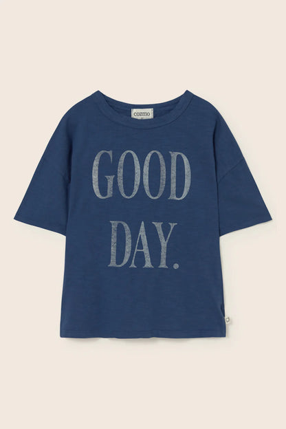 Blaues Kinder T-Shirt „Good Day“ aus Slub-Baumwolle von Cozmo – nachhaltige Kindermode im Bärechind Winterthur