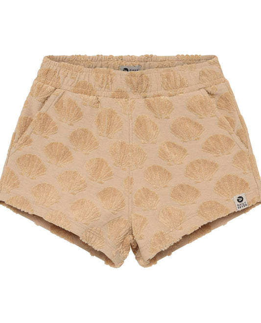 Detailaufnahme der Frottee Shorts mit Muster von Daily7Kids in Sand – Kindermode Schweiz