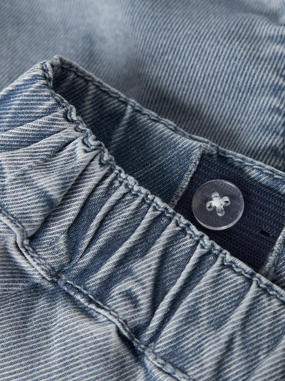 Detail des elastischen Bunds mit Schleife der Denim Shorts von NAME IT bei Bärechind Winterthur Zürich Schweiz