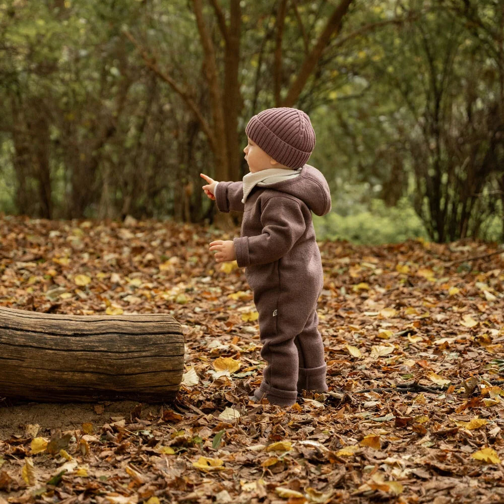Emma & Noah Wollwalk Overall Essential Berry für Kinder draussen