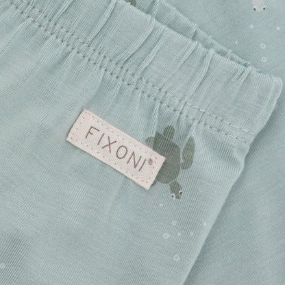 Detail Fixoni Bambus Hose mit Schildkröten Print im Kinderladen Bärechind Winterthur Zürich Schweiz für Babykleider.