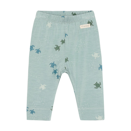 Fixoni Bambus Hose mit Schildkröten Print im Kinderladen Bärechind Winterthur Zürich Schweiz für nachhaltige Kinderkleider und Babykleider.