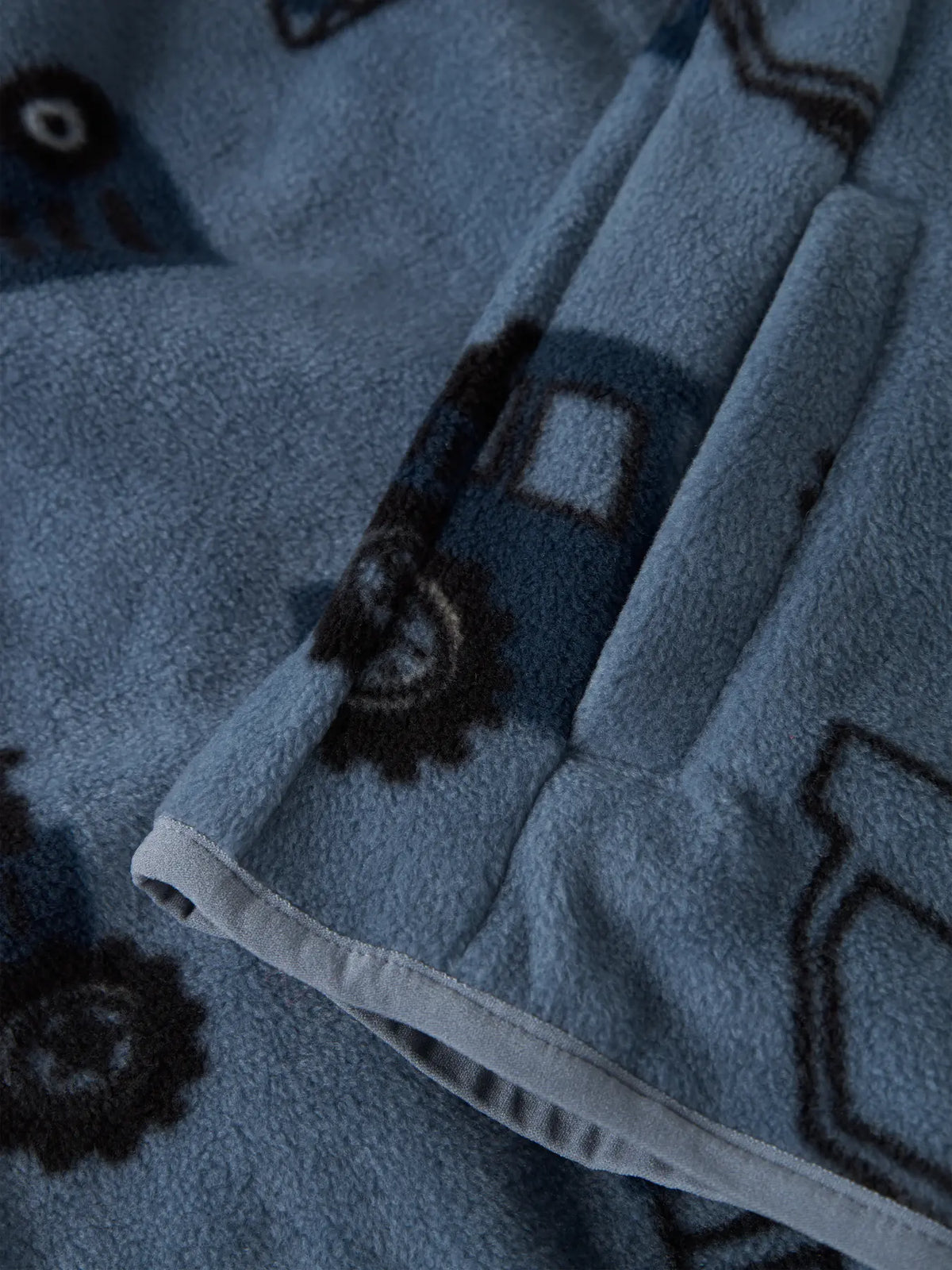 Detail vom Fahrzeug Print der NAME IT Fleecejacke im Bärechind Winterthur Zürich Schweiz