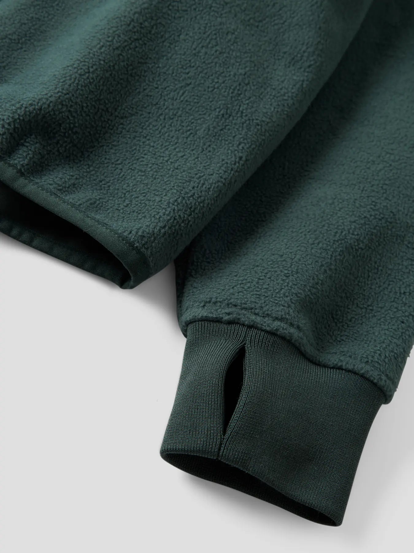 Detailansicht Ärmel der Funktionsjacke Green Gables für Kinder im nachhaltigen Kinderladen Bärechind Winterthur Schweiz