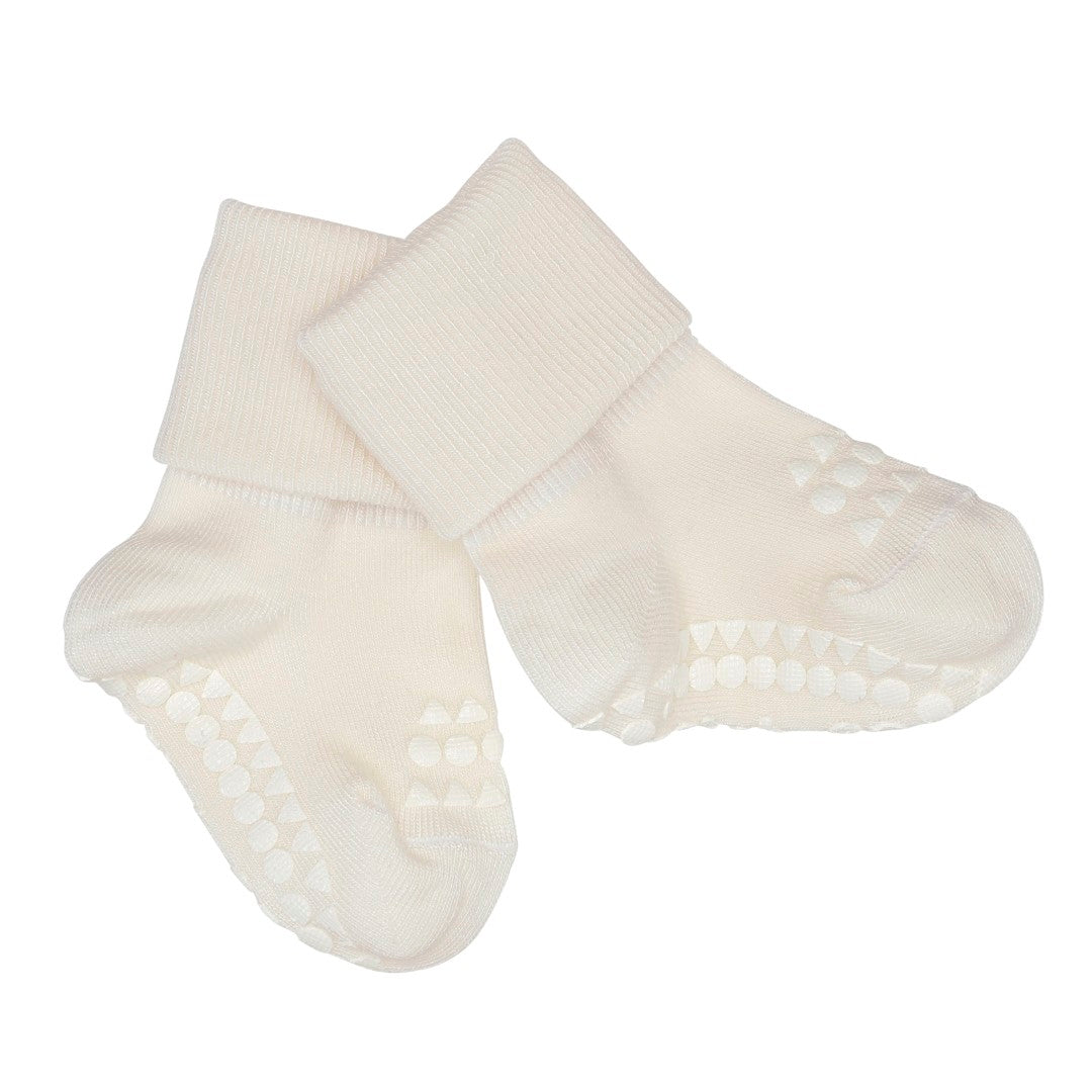 GoBabyGo Bambus Anti-Rutsch-Socken in weiss – Detailansicht mit Gummipunkten an der Sohle