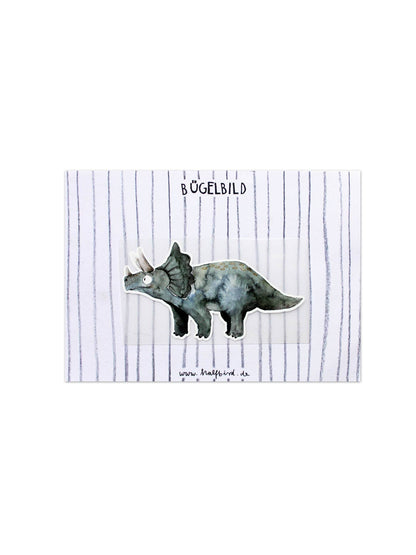 Das Bügelbild Triceratops von Halfbird auf der Originalkarte. Der Dinosaurier-Aufnäher eignet sich zum Verzieren und Reparieren von Kinderkleidung.