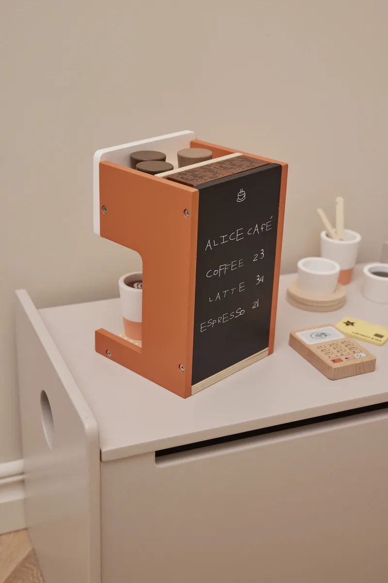 Spielzeug Kaffeemaschine aus Holz mit Tassen und Zubehör – kaufen bei Bärechind Winterthur Zürich Schweiz.