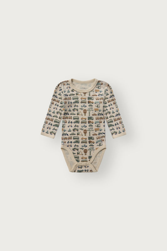 Baloo Merino/Bambus Langarmbody mit Fahrzeugprint, French Oak, Vorderansicht