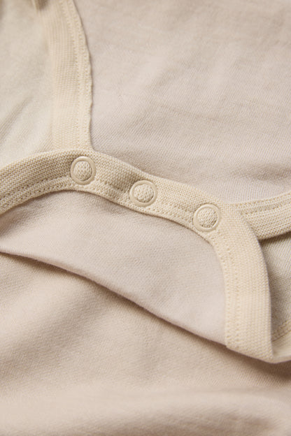 Bärechind Detailansicht Baloo Merino Bambus Langarmbody, French Oak