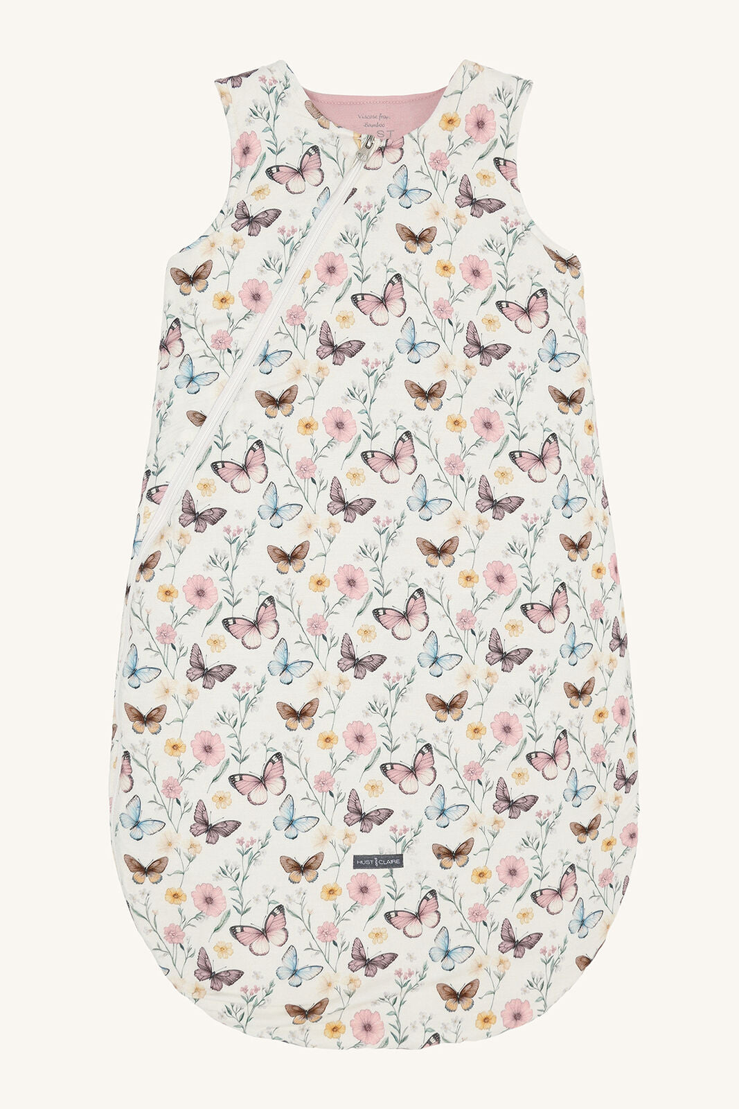 Vorderseite des Hust & Claire Bambus Schlafsacks mit Schmetterlingsmuster bei Bärechind in Winterthur, Zürich, Schweiz.