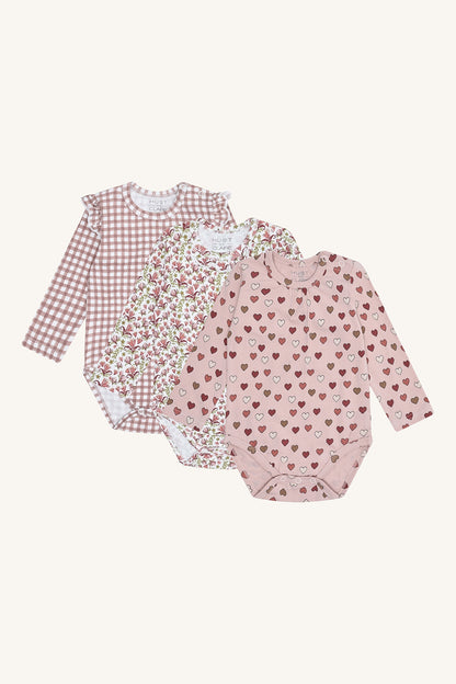 Hust & Claire Bella Babybody 3er Set in Adobe Rose mit Karo, Blumen und Herzen, erhältlich im Bärechind Winterthur Schweiz.