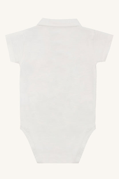 Rückansicht des Hust&Claire Boye Slub Bodys in Weiss aus Bio-Baumwolle, Bärechind Winterthur Zürich Schweiz.