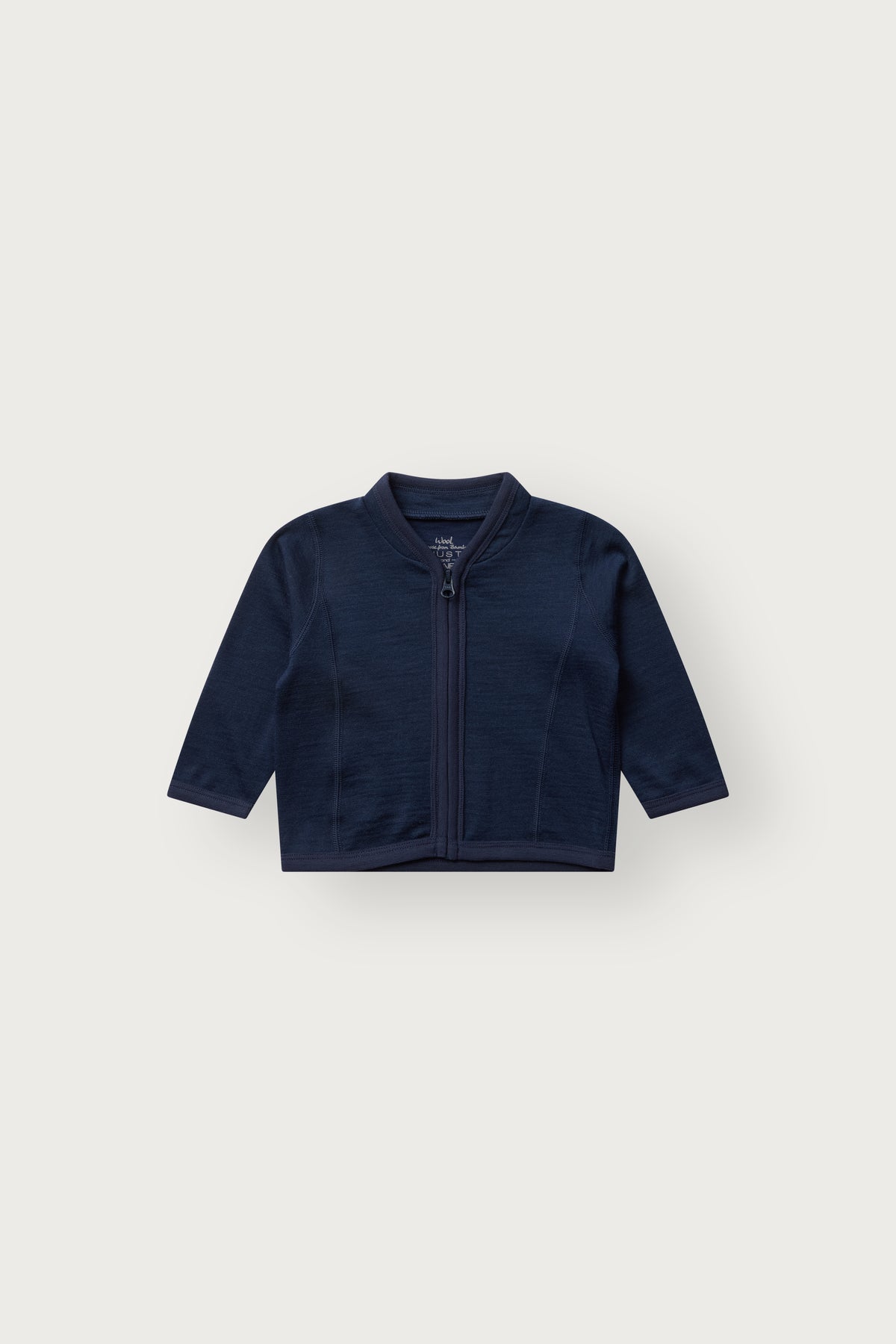 Kind trägt die Camil Wolljacke von Hust & Claire in Blues, Vorderansicht