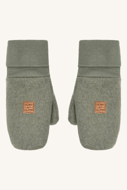 Hust & Claire Felix Wollwalk Fäustlinge in Turtle, grüne Kinderhandschuhe mit breiten Rippbündchen, Bärechind Winterthur Schweiz.