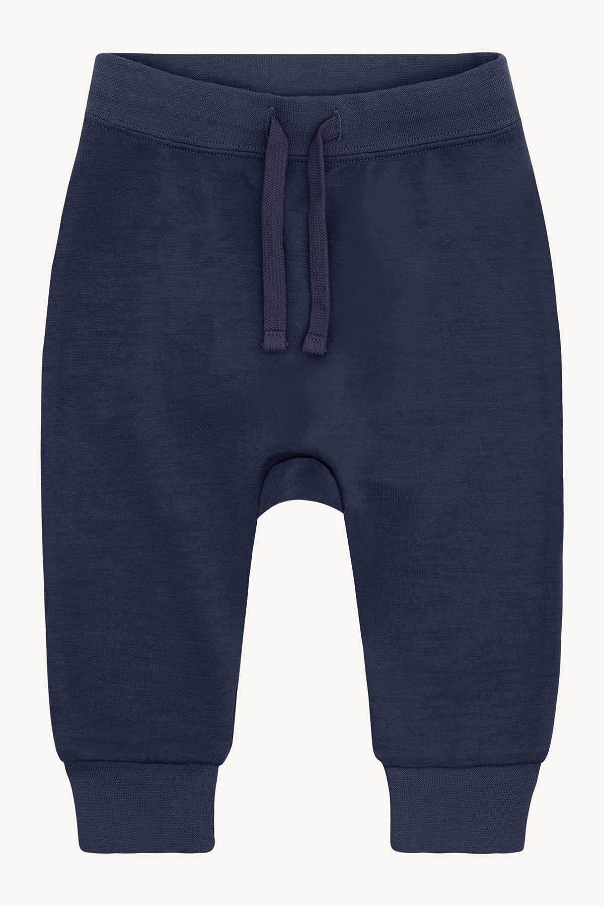 Kind trägt die Gaby Hose von Hust & Claire in More Navy, Vorderansicht