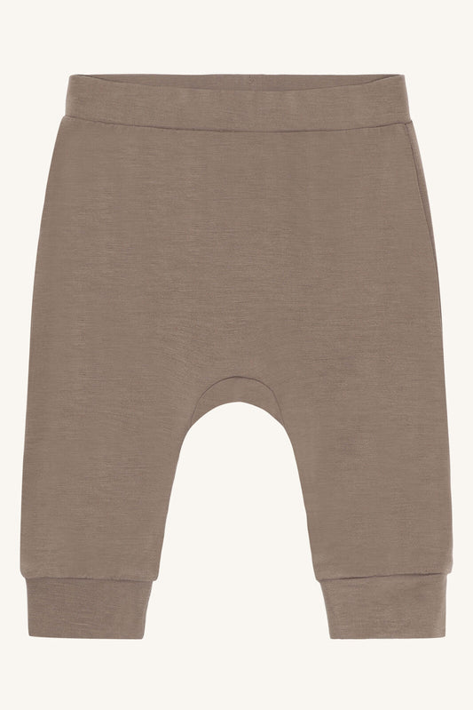 Hust & Claire Gusti Babyhose aus Bambus Viskose in Braun Beige mit elastischem Bund im Bärechind Winterthur