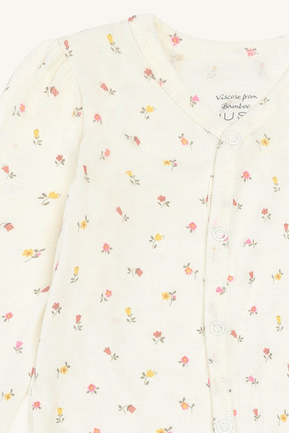 Detailansicht Bambusstoff mit Blumenprint vom Hust&Claire Mulle Schlafanzug, Bärechind Winterthur Zürich Schweiz.