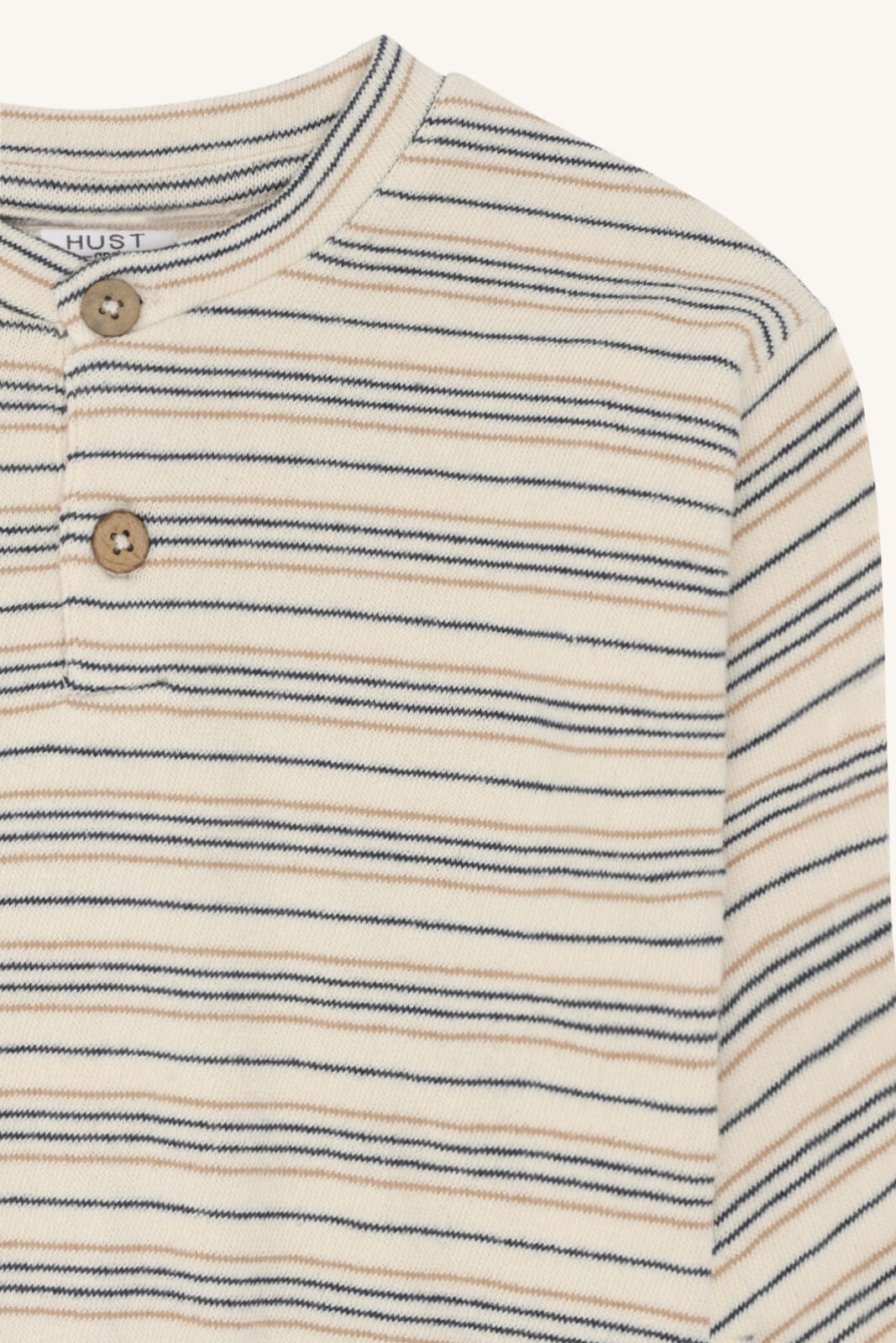 Detailaufnahme des gestreiften Hust & Claire Sigurt Fine Strick Sweatshirts aus Baumwolle, Bärechind Winterthur, Zürich, Schweiz