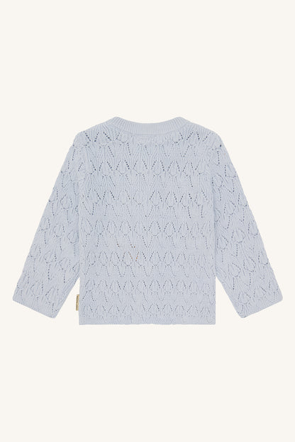 Hust & Claire Strickjacke Cilja Winter Sky in dunkler Ausführung – Hochwertige Baby- und Kinderkleidung, erhältlich in Winterthur, Zürich, Schweiz.