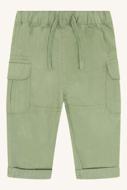 Hust&Claire Tue Cargo Hose Light Green vorne, leichte Baumwollhose bei Bärechind Winterthur Zürich Schweiz.